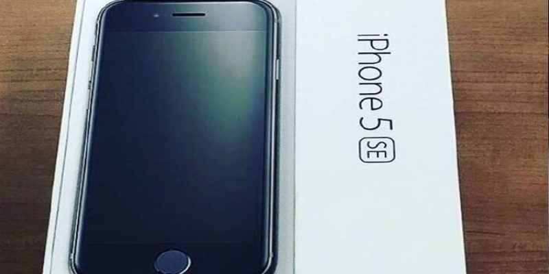 جعبه آیفون 5SE به همراه تصاویر نسخه نهایی